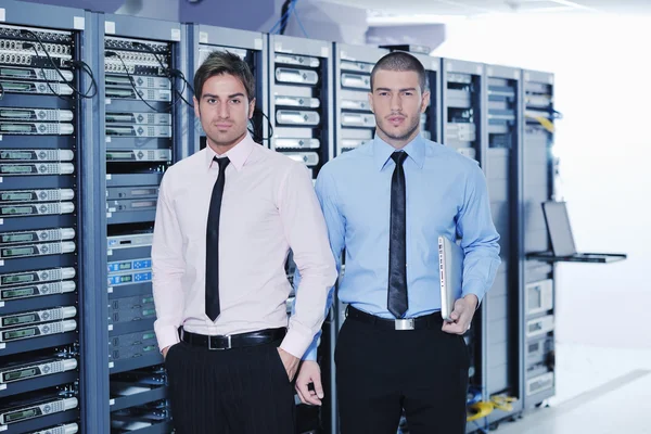 It enineers in network server room — Stock Photo, Image