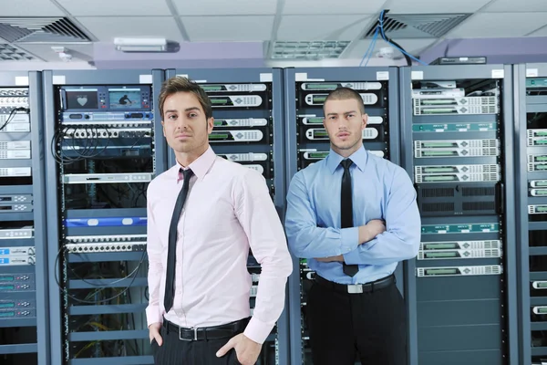 It enineers in network server room — Stock Photo, Image