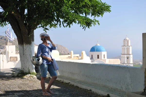 Greczynka na ulicach Oia, Santorini, Grecja — Zdjęcie stockowe