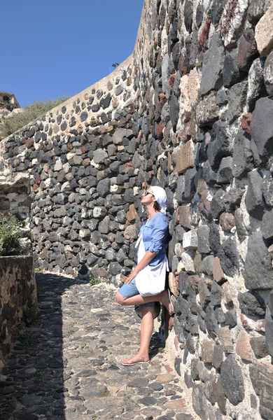 stock image Greek woman on the streets of Oia, Santorini, Greece