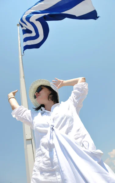 Řecká žena na ulicích Oia, Santorini, Řecko — Stock fotografie