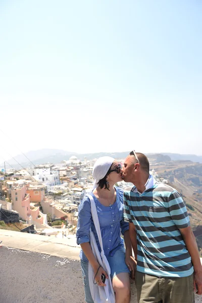 Happy young couple tourists in greece — Stock Photo, Image