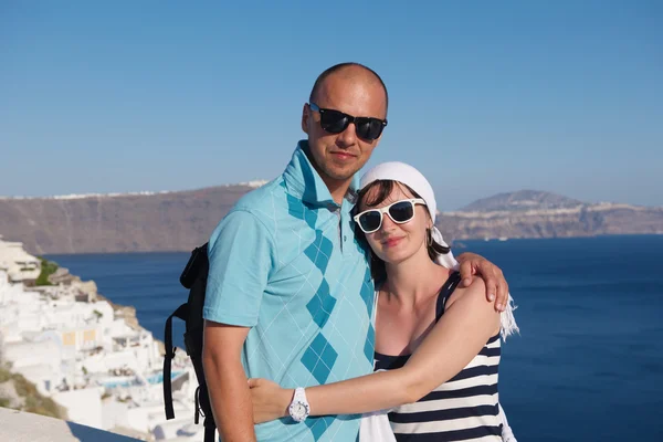 Glückliches junges Paar Touristen in Griechenland — Stockfoto