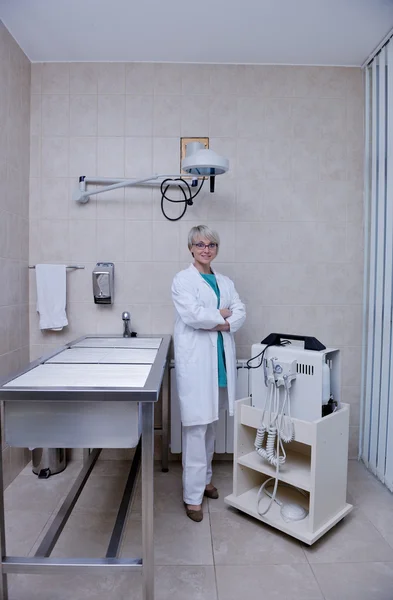 Veterinaria femenina — Foto de Stock