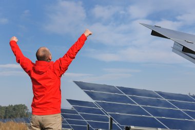 erkek güneş paneli mühendis olarak iş yeri