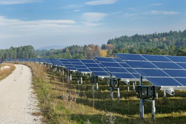 güneş paneli yenilenebilir enerji alanında
