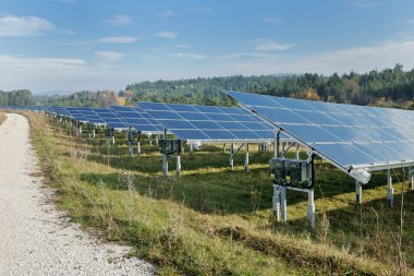 güneş paneli yenilenebilir enerji alanında