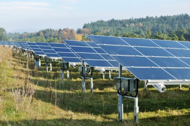 güneş paneli yenilenebilir enerji alanında