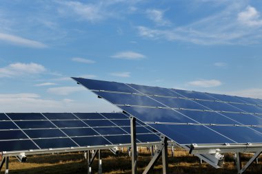 güneş paneli yenilenebilir enerji alanında