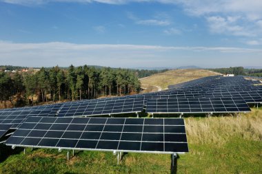 güneş paneli yenilenebilir enerji alanında