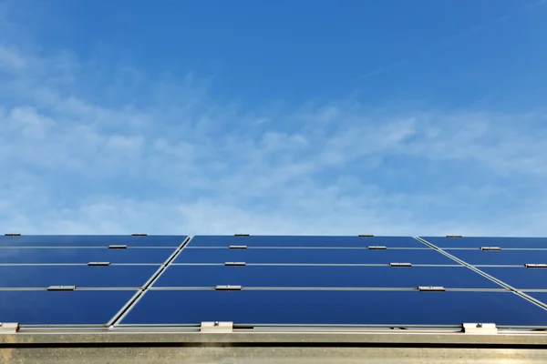 Solpanel förnybar energifält — Stockfoto