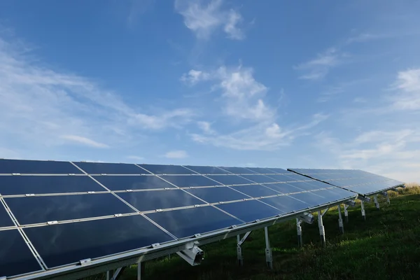 Panel słoneczny odnawialnej energii pola — Zdjęcie stockowe