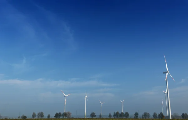 에코 전기를 생성 하는 바람 터빈 — 스톡 사진