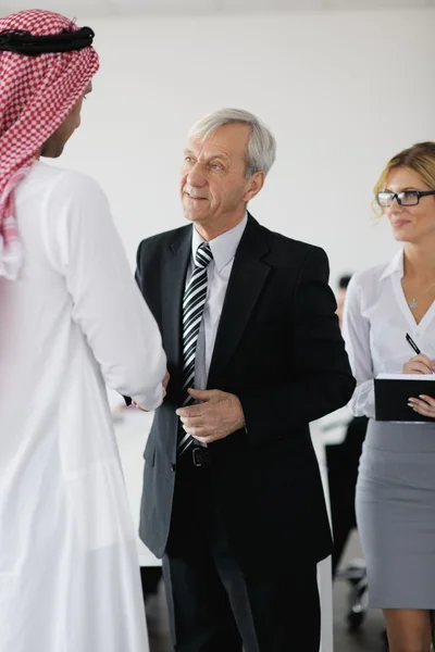 Uomo d'affari arabo in riunione — Foto Stock