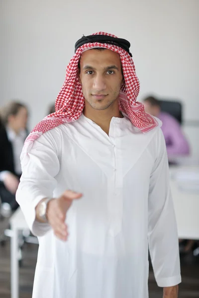 Arabiska affärsman vid möte — Stockfoto