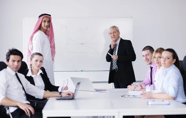 在会议上的阿拉伯语业务人 — 图库照片