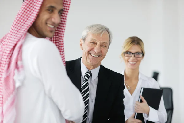 Hombre de negocios árabe en la reunión —  Fotos de Stock