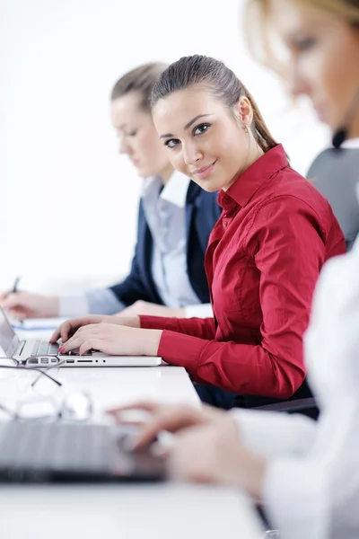 Bedrijfsgroep vrouw met hoofdtelefoon — Stockfoto