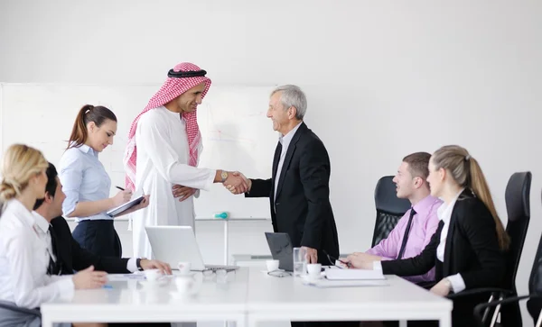 Arabischer Geschäftsmann bei Treffen — Stockfoto