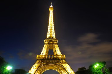 Geceleyin Paris 'teki Eyfet Kulesi