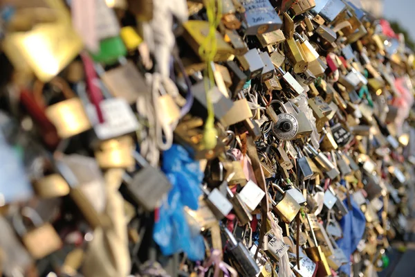 Love locks in Paris — Stock Photo, Image