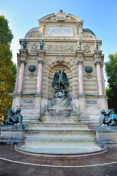 Saint michel fontána v Paříži — Stock fotografie