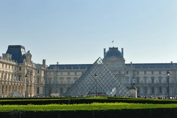 Louvre museum in paris — Stock Photo, Image