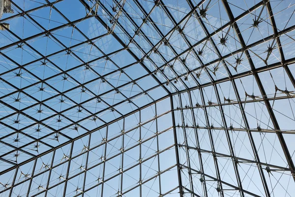 Struttura tetto in metallo con struttura in vetro — Foto Stock