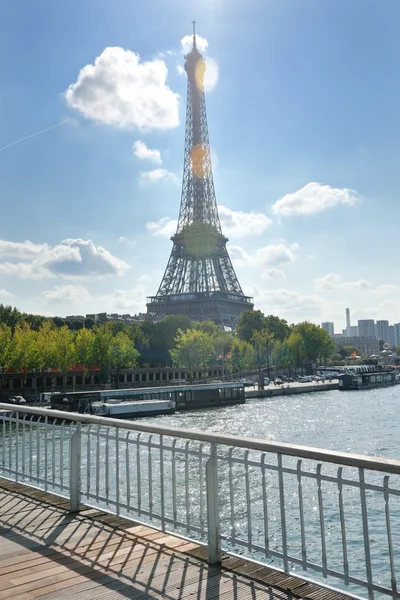 Torre Eiffel en París durante el día —  Fotos de Stock