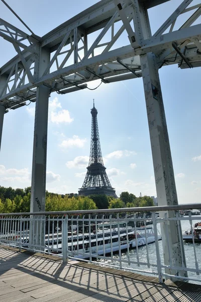Eiffel tower in paris at day — Stock Photo, Image