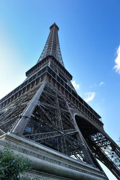 Nap: párizsi Eiffel-torony — Stock Fotó