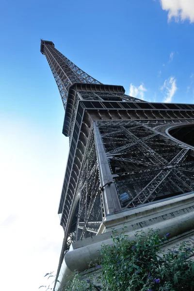 Bir gün Paris'te Eyfel Kulesi — Stok fotoğraf