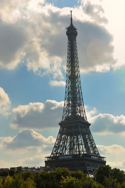 Eiffeltornet i paris på dagen — Stockfoto