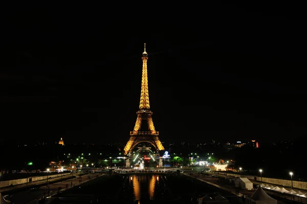 Torre eiffet a Parigi di notte — Foto Stock
