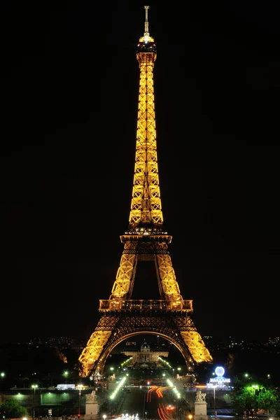 晚上在巴黎的艾菲塔 — 图库照片