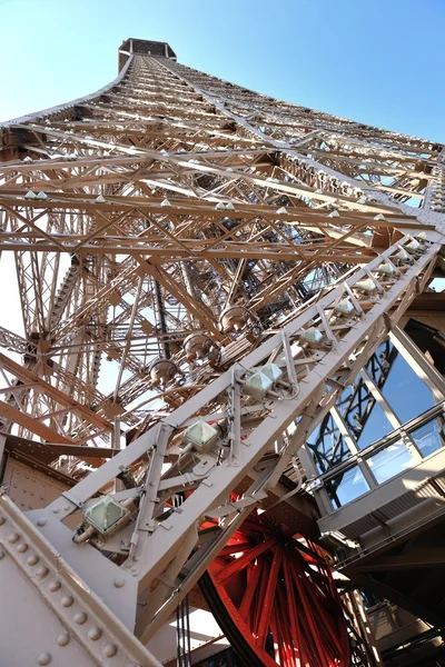 Eiffel tower in paris at day — Stock Photo, Image