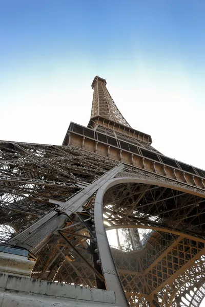 Bir gün Paris'te Eyfel Kulesi — Stok fotoğraf