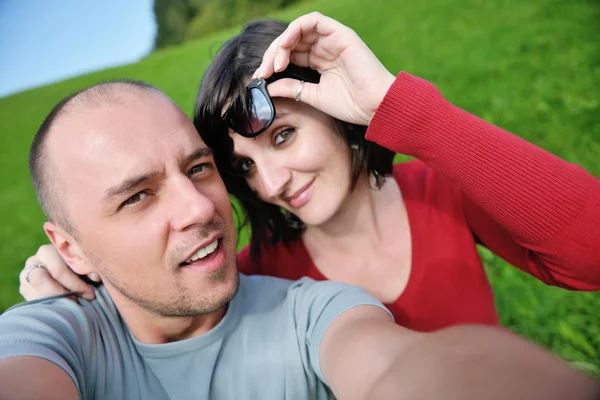 幸せなカップルの屋外 — ストック写真