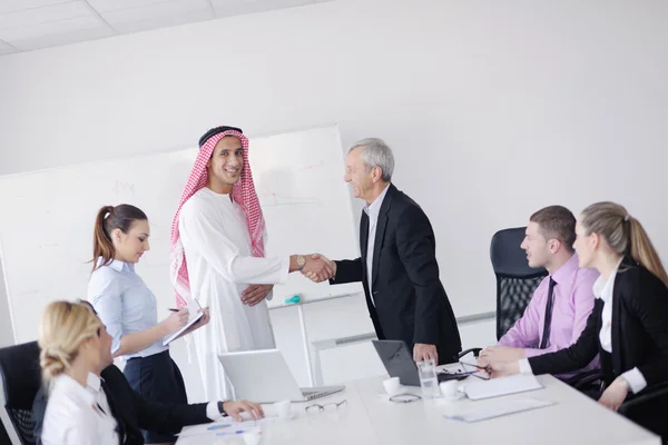 Arabische zakenman tijdens vergadering — Stockfoto