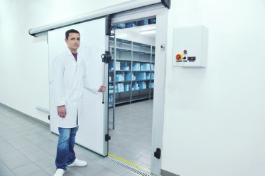 tıbbi fabrika kapalı depolama sağlar.