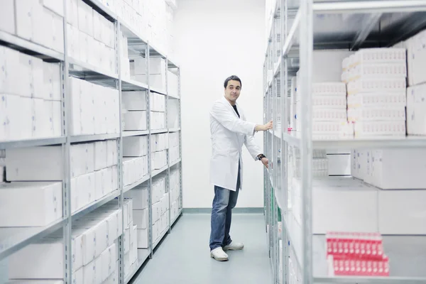 Медицинская фабрика поставляет товары для хранения — стоковое фото