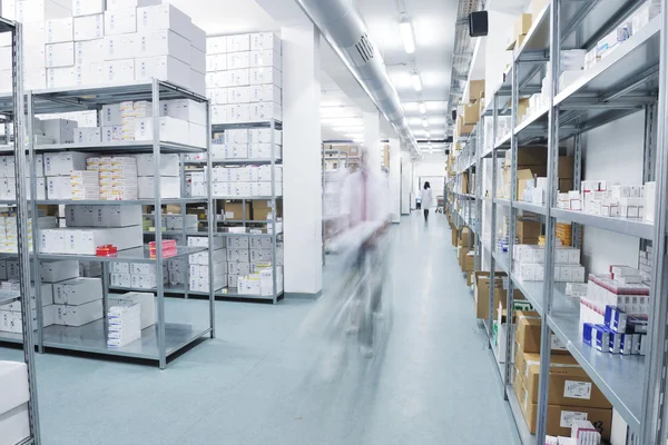 Medizinische Fabrik liefert Lagerung in Innenräumen — Stockfoto