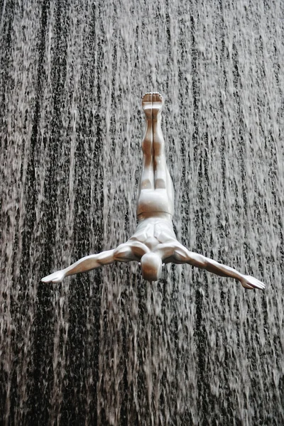 抽象的な滝のダイバー — ストック写真