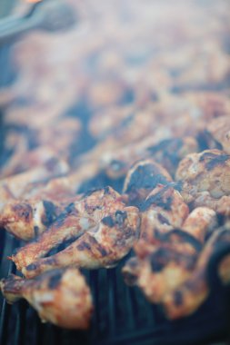 Barbekü tavuk ızgara ile