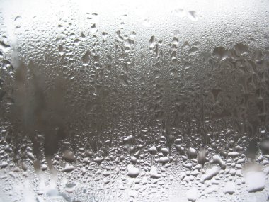 pencere cam ve yağmur damlaları