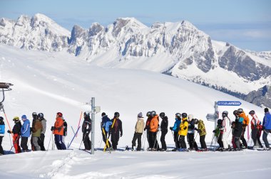 ski lift sıraya