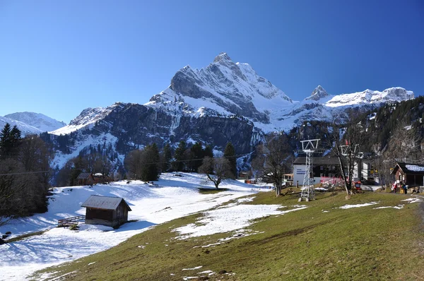 Braunwald, slavný švýcarský lyžařské středisko — Stock fotografie