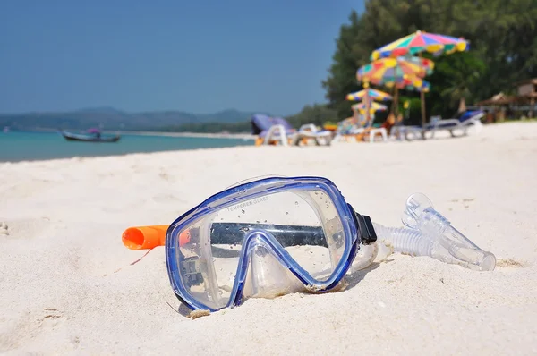Esnórquel en la playa Bangtao de la isla de Phuket — Foto de Stock