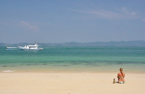 Plaj sahnesi. Naka Adası, Tayland — Stok fotoğraf