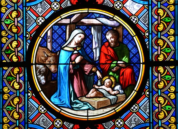 基督降生的场景。在巴塞尔大教堂的彩色玻璃窗口. 免版税图库图片